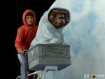 Iron Studios UNIVET47421-10 1/10 E.T. & Elliot Deluxe